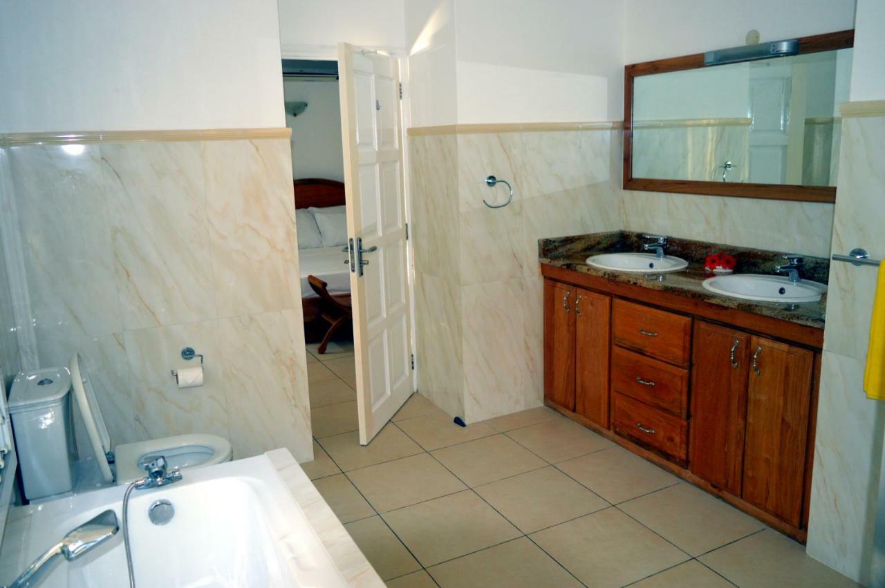 Sundown Beach Villa Glacis  エクステリア 写真
